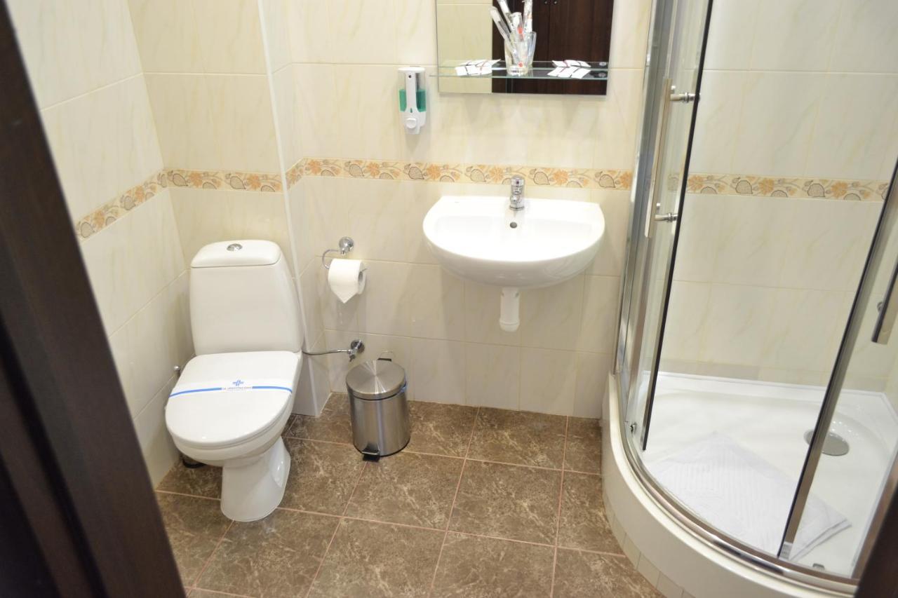 Три Сімки Hotel Vîșhorod Exterior foto