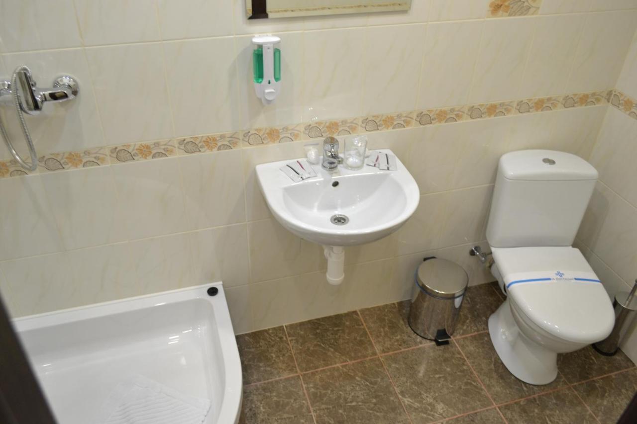 Три Сімки Hotel Vîșhorod Exterior foto